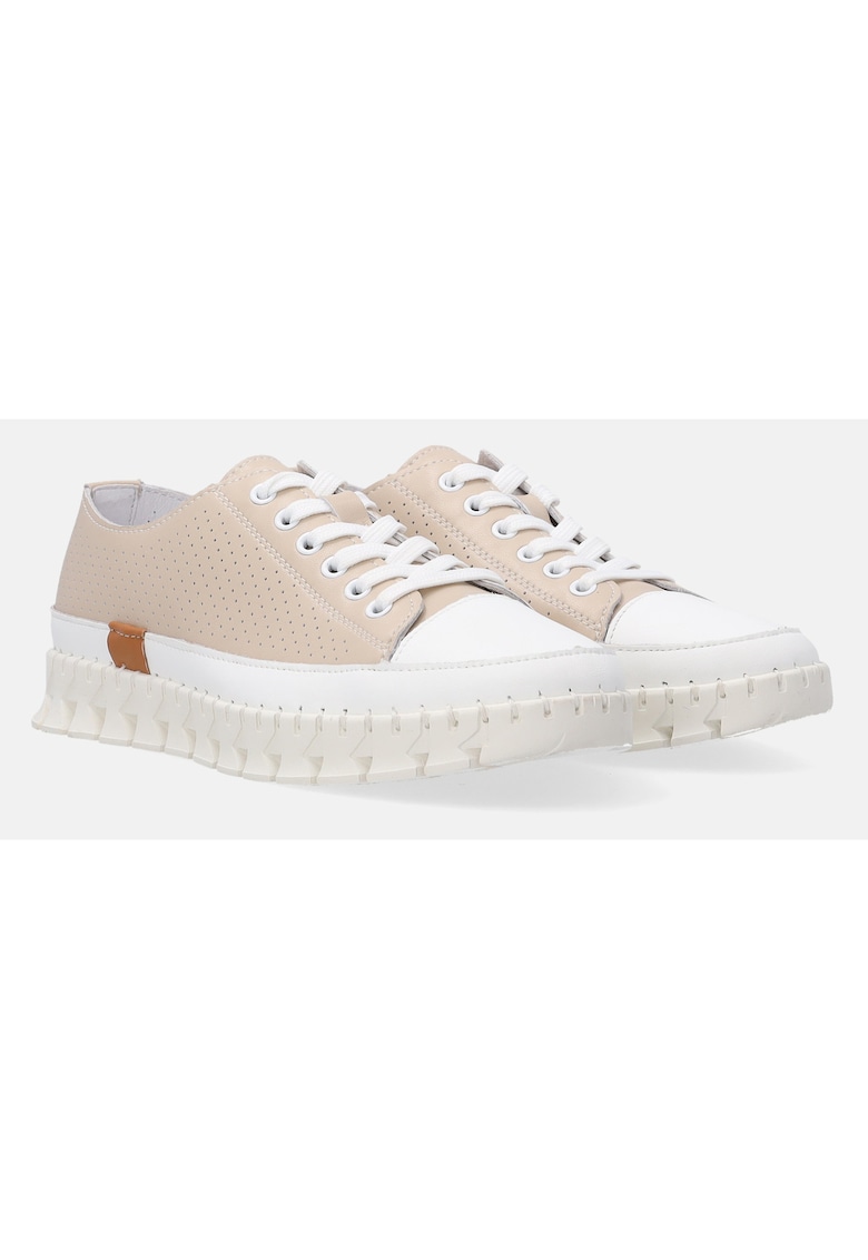 Pantofi sport cu talpa joasa si perforatii