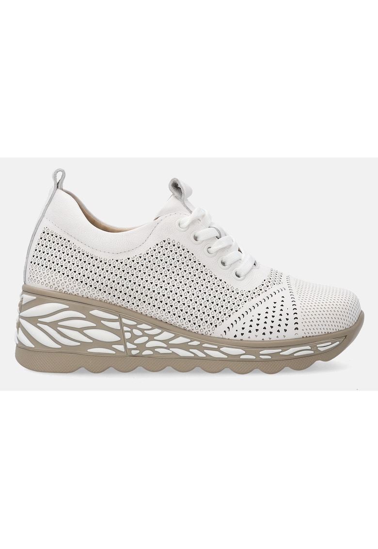 Pantofi sport din piele cu perforatii si model pe talpa
