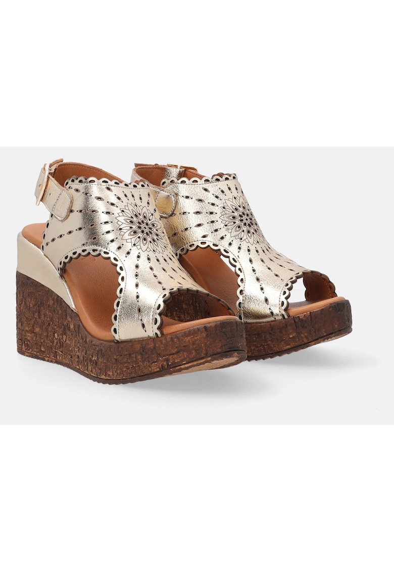 Sandale cu aspect metalizat si talpa wedge