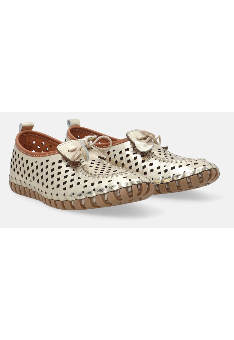 Pantofi cu talpa joasa din piele cu perforatii