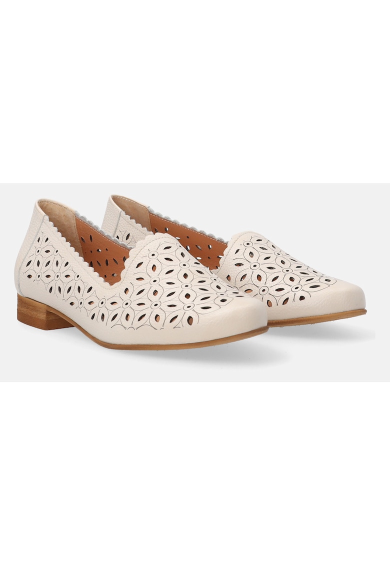 Pantofi cu imprimeu floral si perforatii din piele