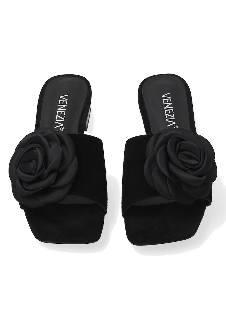 Papuci din piele intoarsa cu ornament floral