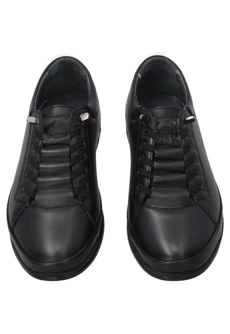 Pantofi sport din piele cu sireturi elastice.