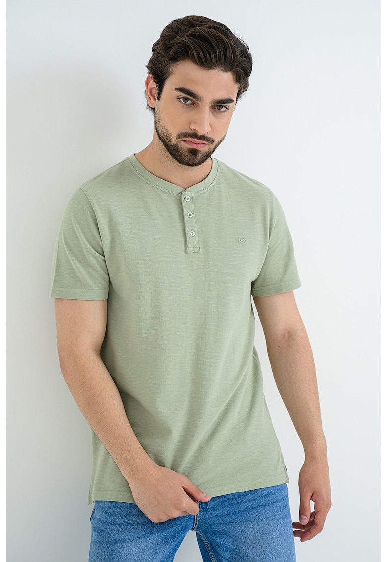 Tricou din bumbac cu fenta cu nasturi Acton - Verde masliniu pal