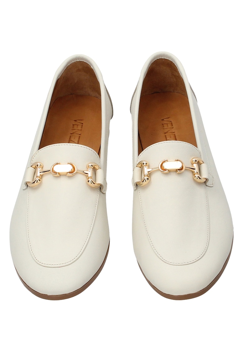 Pantofi loafer din piele naturala cu detaliu metalic.