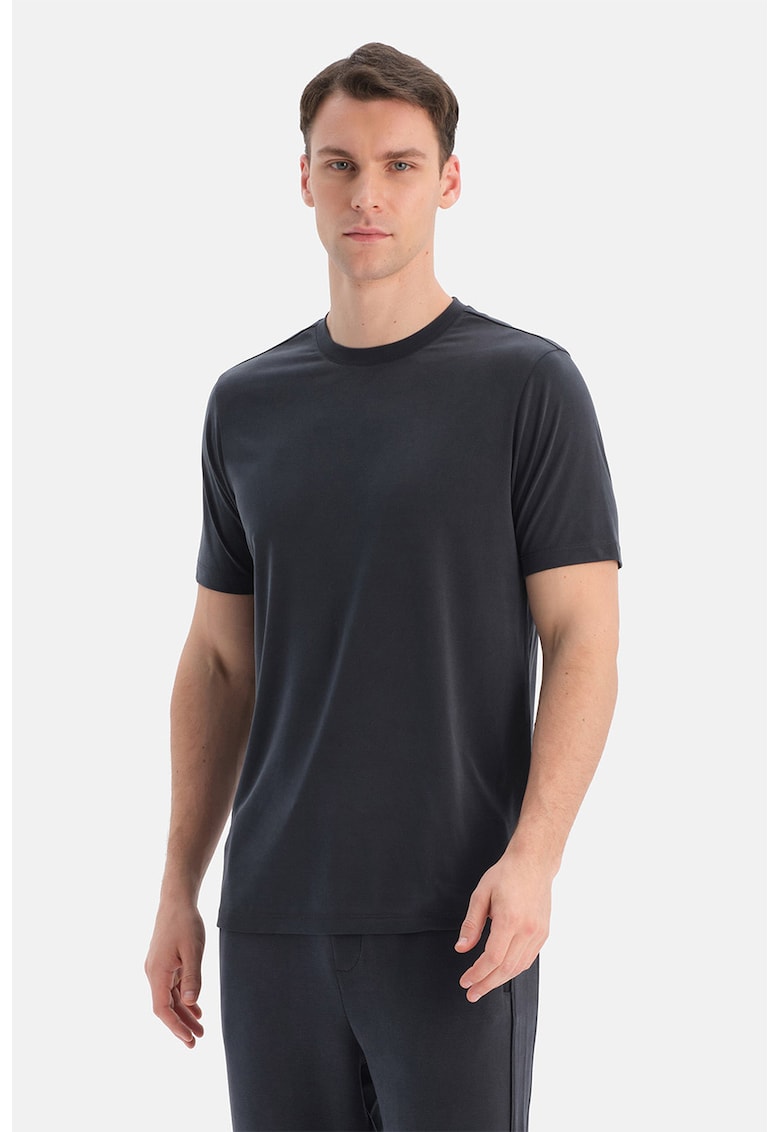 Tricou din amestec de modal cu decolteu la baza gatului - Negru