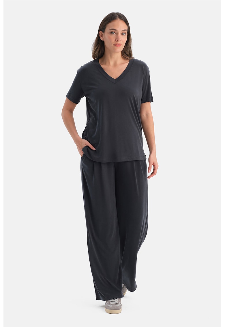 Tricou din amestec de modal cu decolteu in V - Negru stins