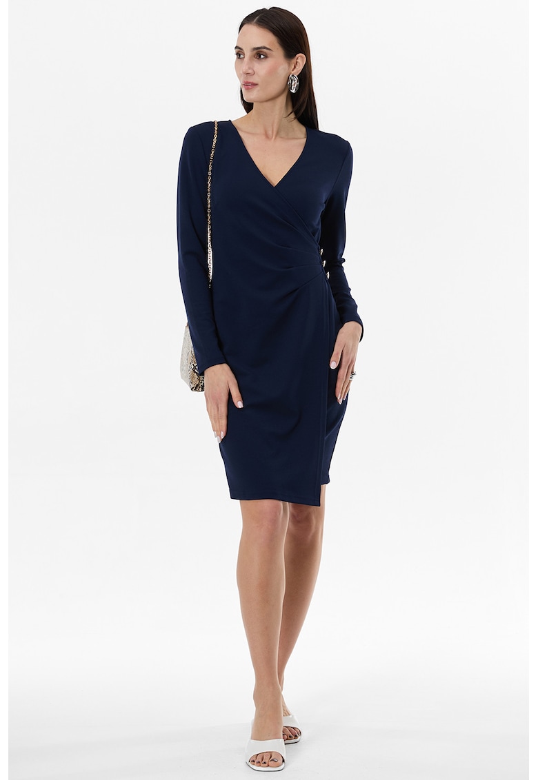 Rochie cu croiala bodycon si model petrecut