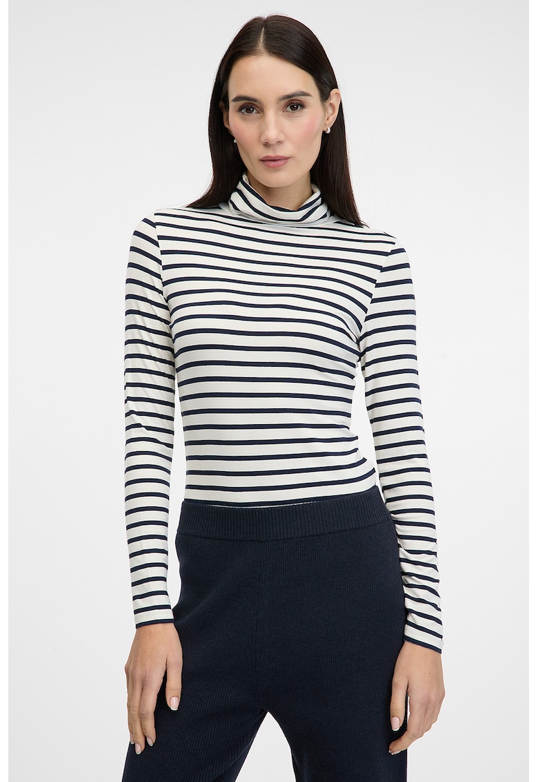 Bluza cu model in dungi si guler inalt