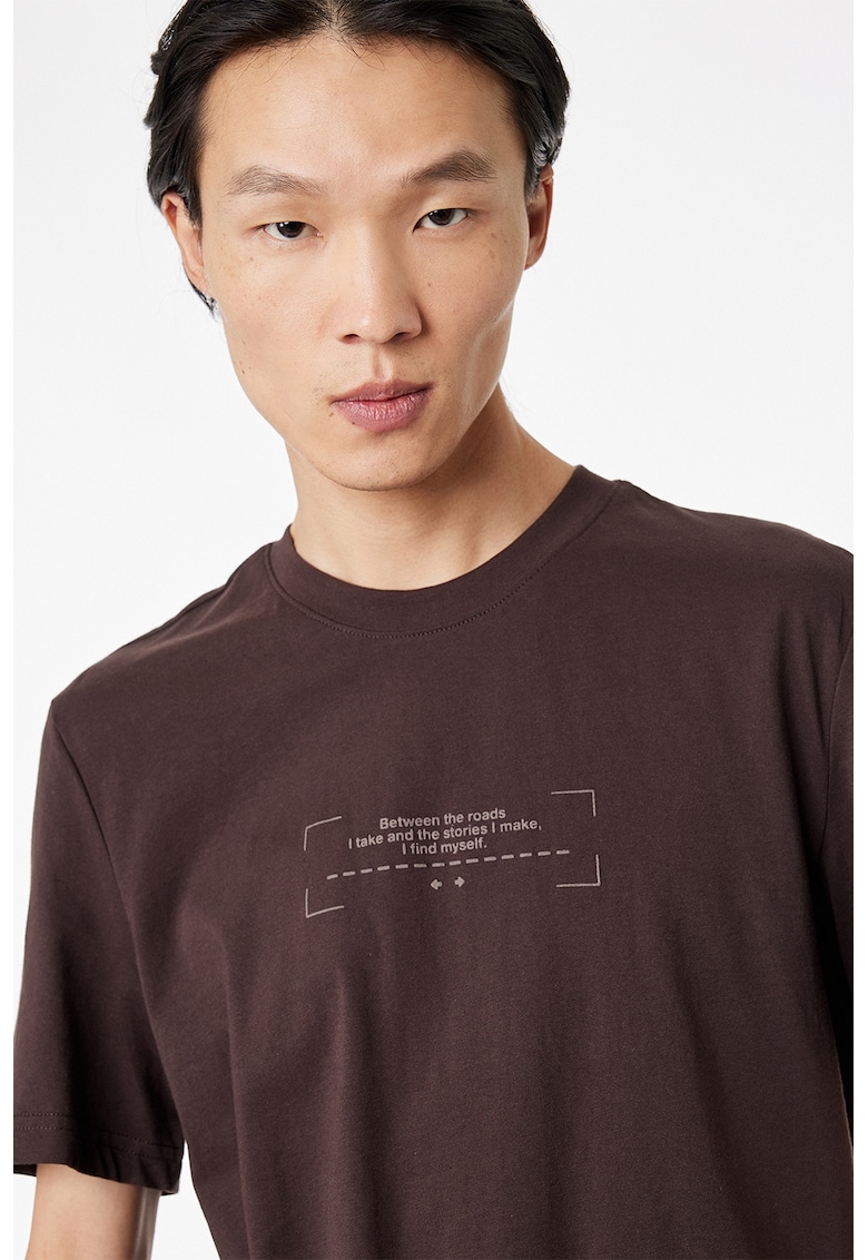 Tricou regular fit cu imprimeu text - Maro inchis