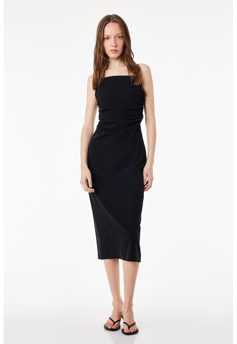 Rochie cambrata cu slit pe spate - Negru