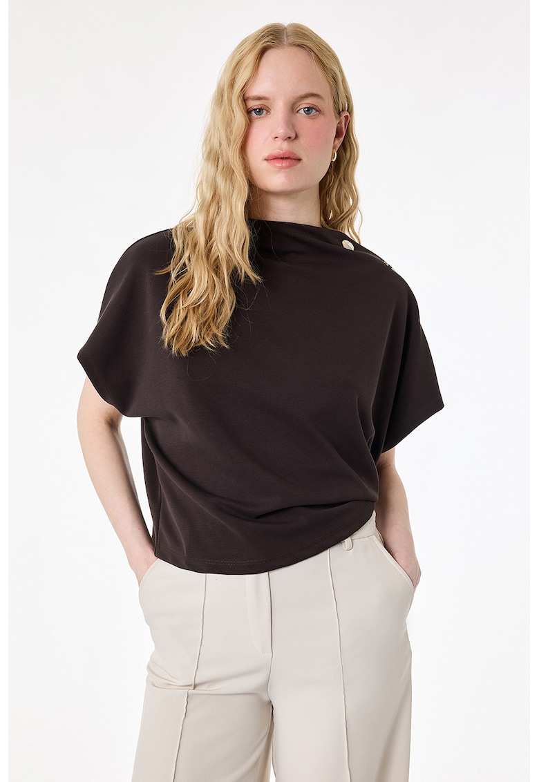 Tricou din amestec de modal cu umeri pe decolteu - Maro inchis