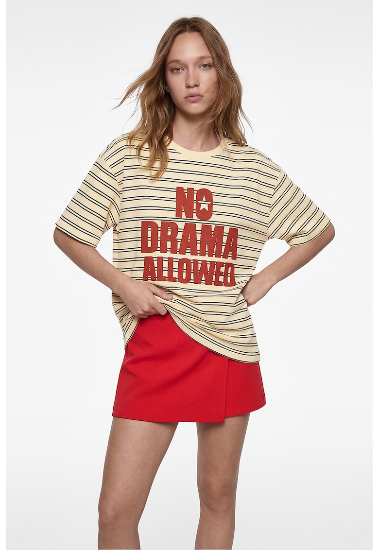 Tricou cu model in dungi si imprimeu text - Rosu/Crem