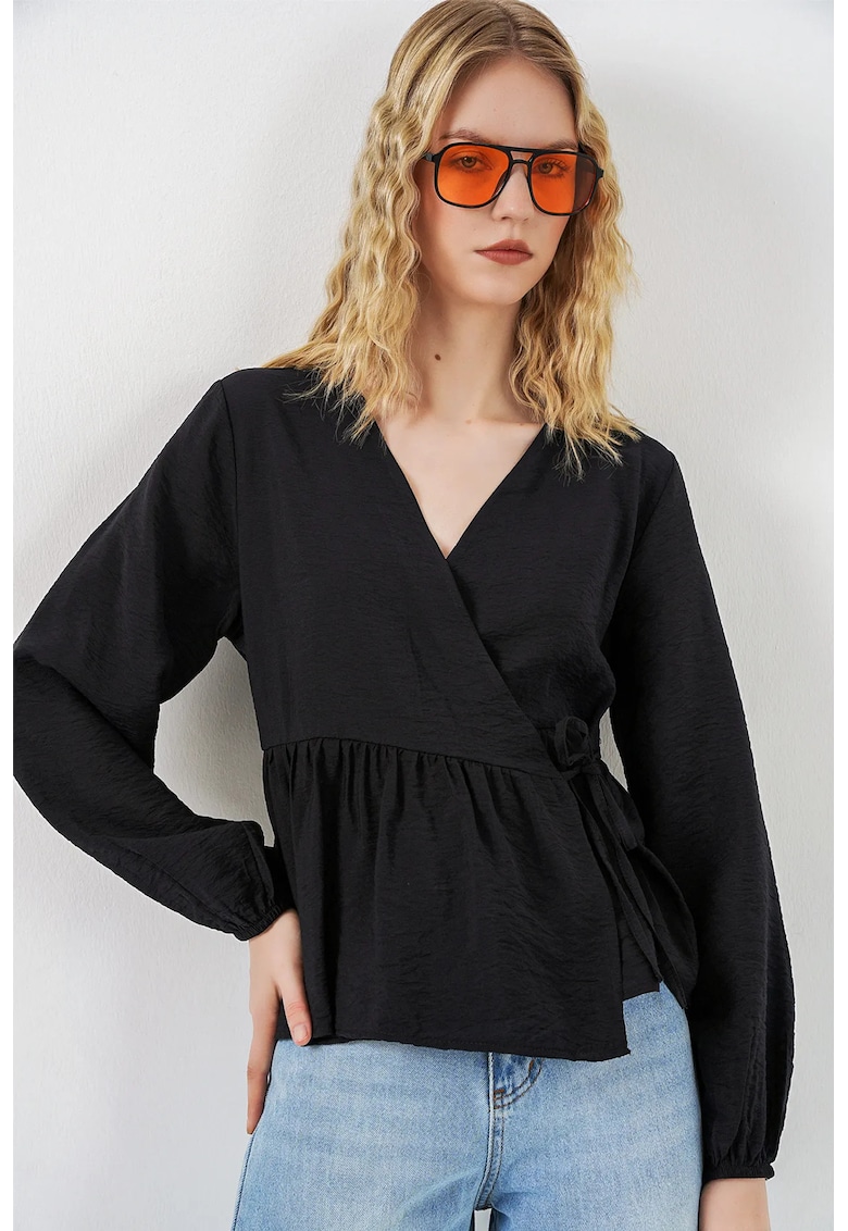 Bluza dama - Bluza cu decolteu in V - detalii cu snur - negru - crep