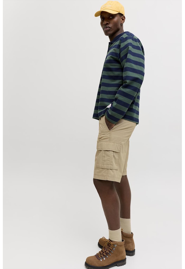 Pantaloni scurti cargo cu croiala lejera - Maro camel