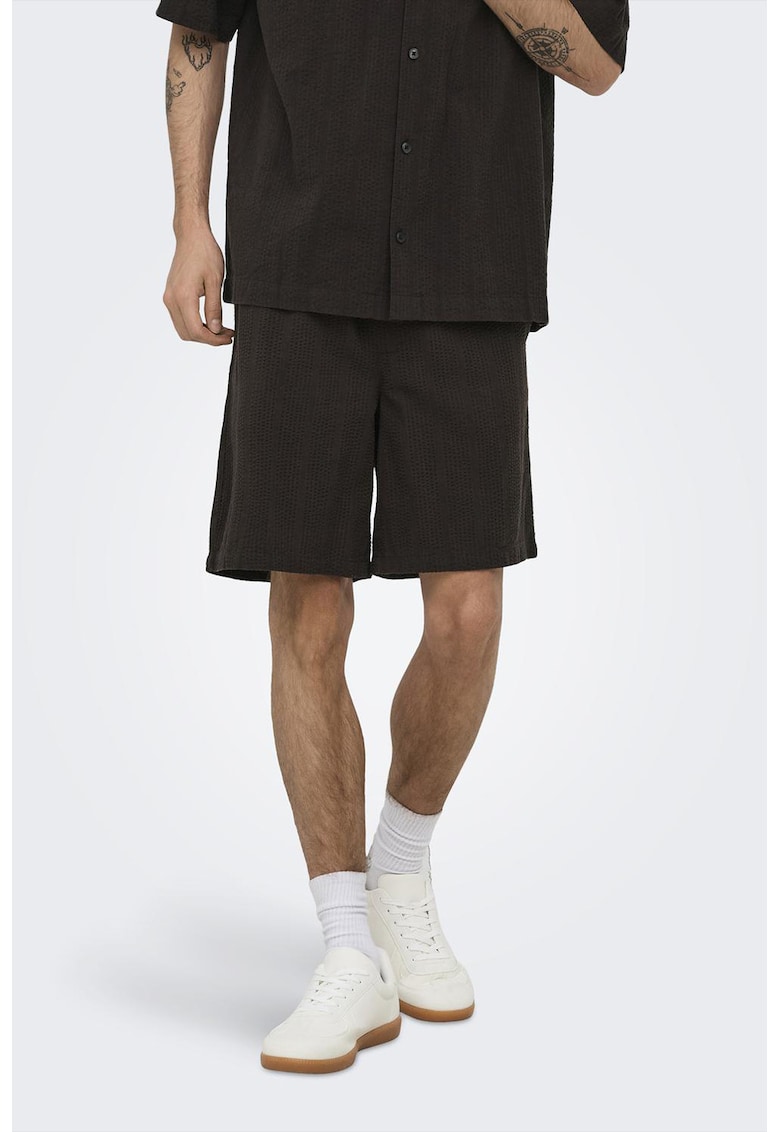 Pantaloni scurti cu aspect texturat si snur - Maro inchis