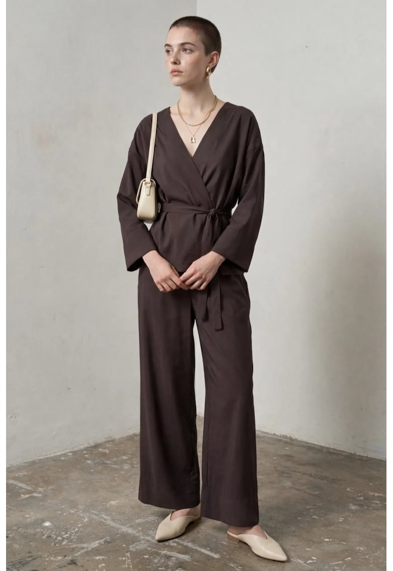 Set coordonat din doua piese - maneca lunga - decolteu in V - maro - tencel si poliester