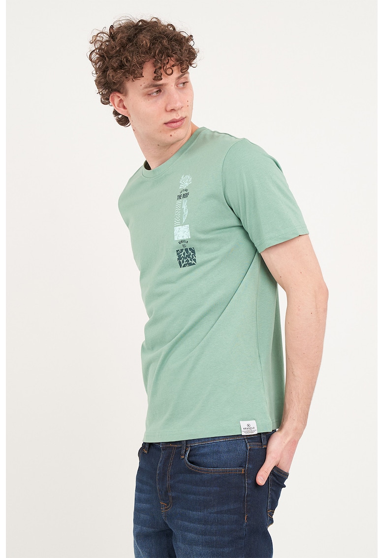 Tricou cu decolteu la baza gatului si imprimeu grafic si text - Verde deschis