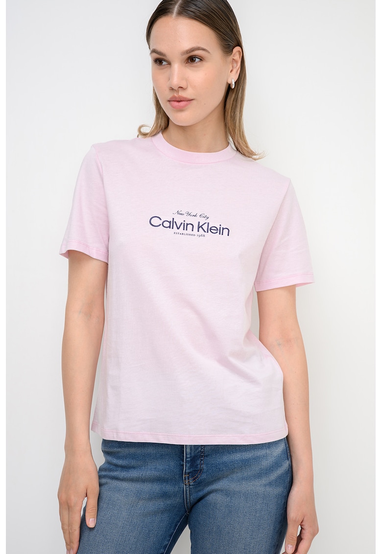Tricou cu decolteu la baza gatului si imprimeu logo - Roz pal