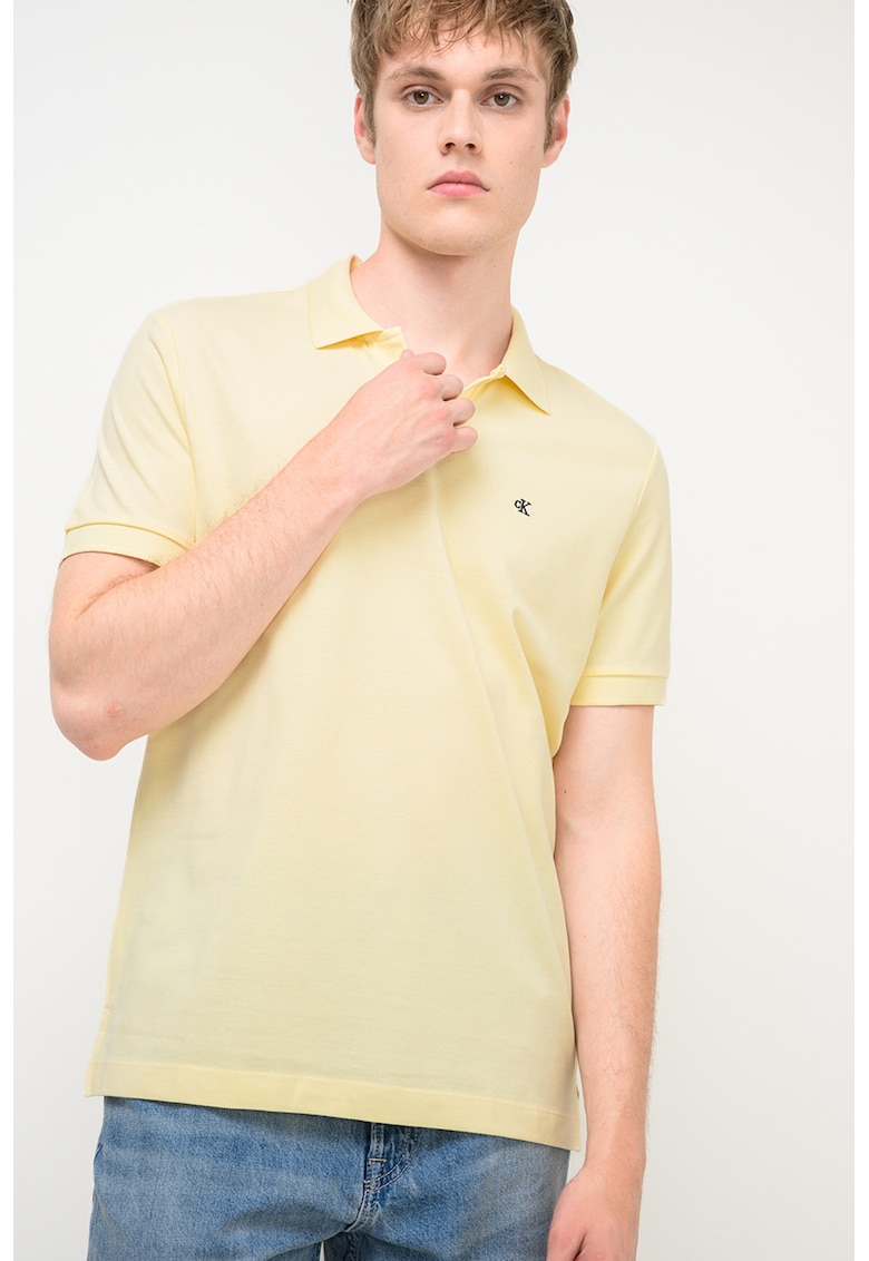 Tricou polo cu logo brodat discret - Galben pai