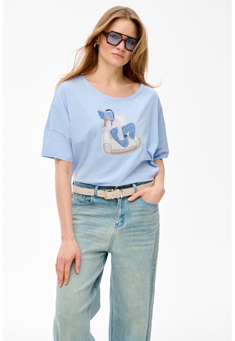 Tricou cu decolteu rotund si broderie frontala