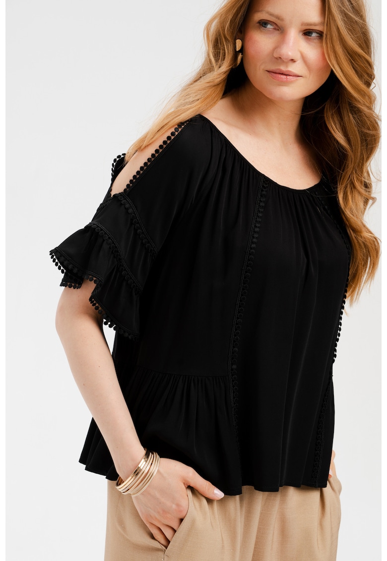 Bluza cu umerii decupati si croiala lejera