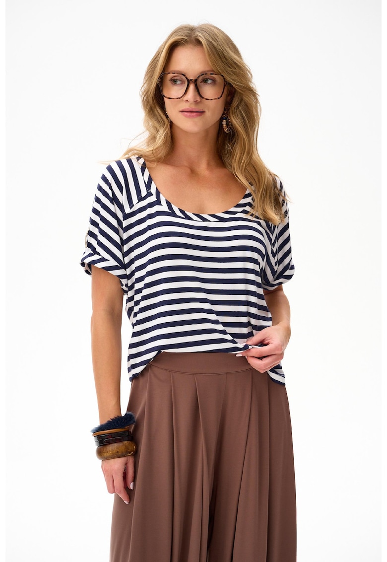 Bluza cu dungi si decolteu rotund