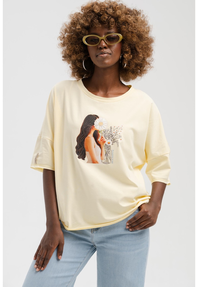 Bluza cu roiala lejera si imprimeu grafic
