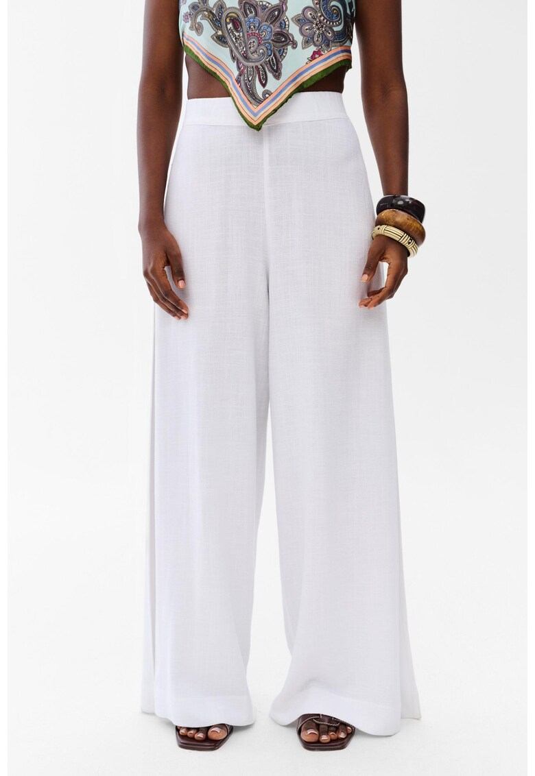 Pantaloni vaporosi cu croiala ampla