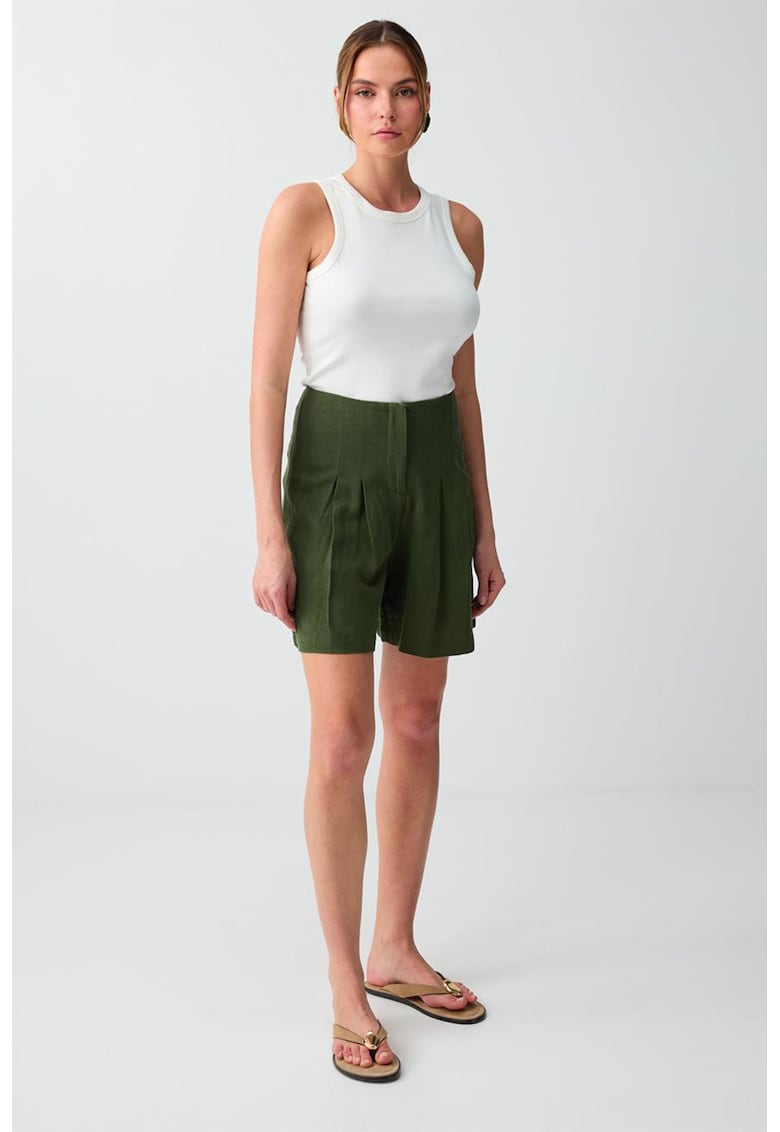 Pantaloni scurti din amestec de in cu pliuri - Verde feriga