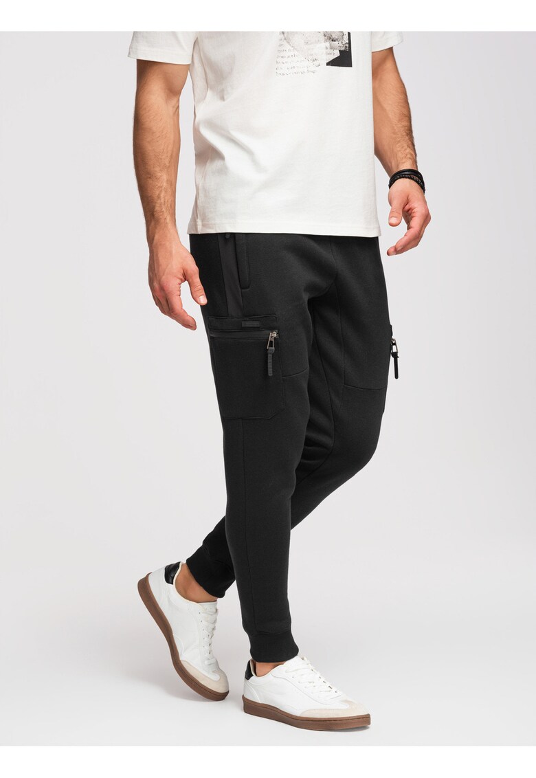 Pantaloni jogger cu buzunare cargo si material elastic - Negru