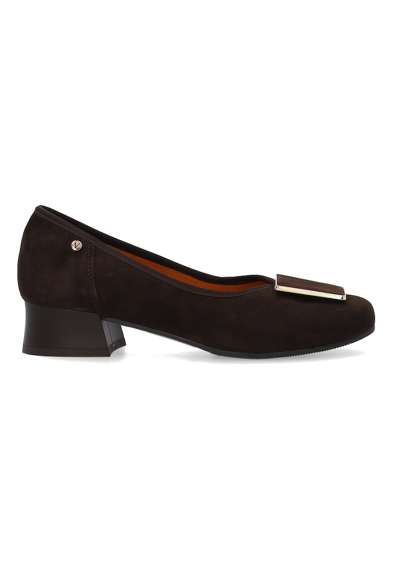 Pantofi din piele intoarsa cu toc mic si ornament metalic