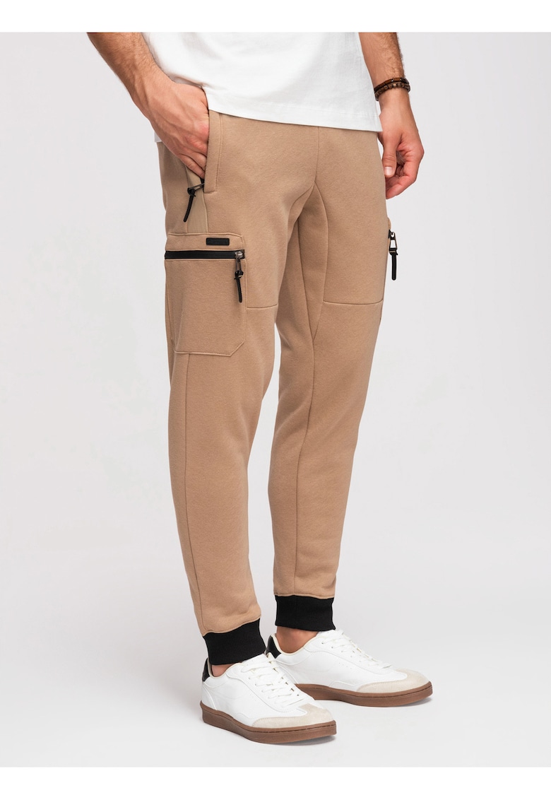 Pantaloni jogger cu buzunare cargo si material elastic - Bej