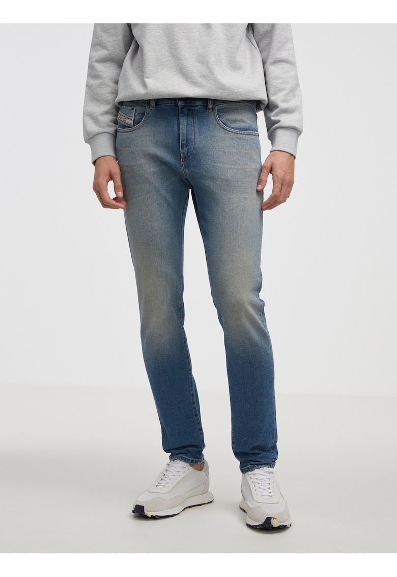 Jeans slim fit cu aspect uzat -