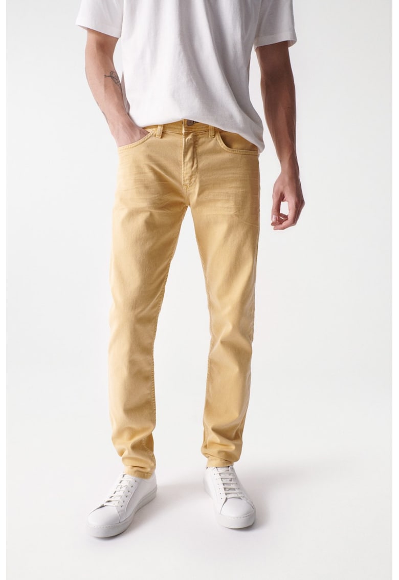 Blugi slim fit cu talie medie
