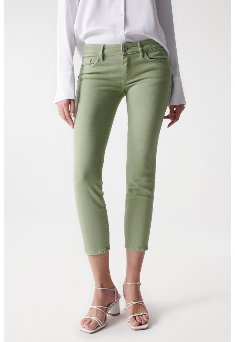 - Blugi slim cu talie joasa