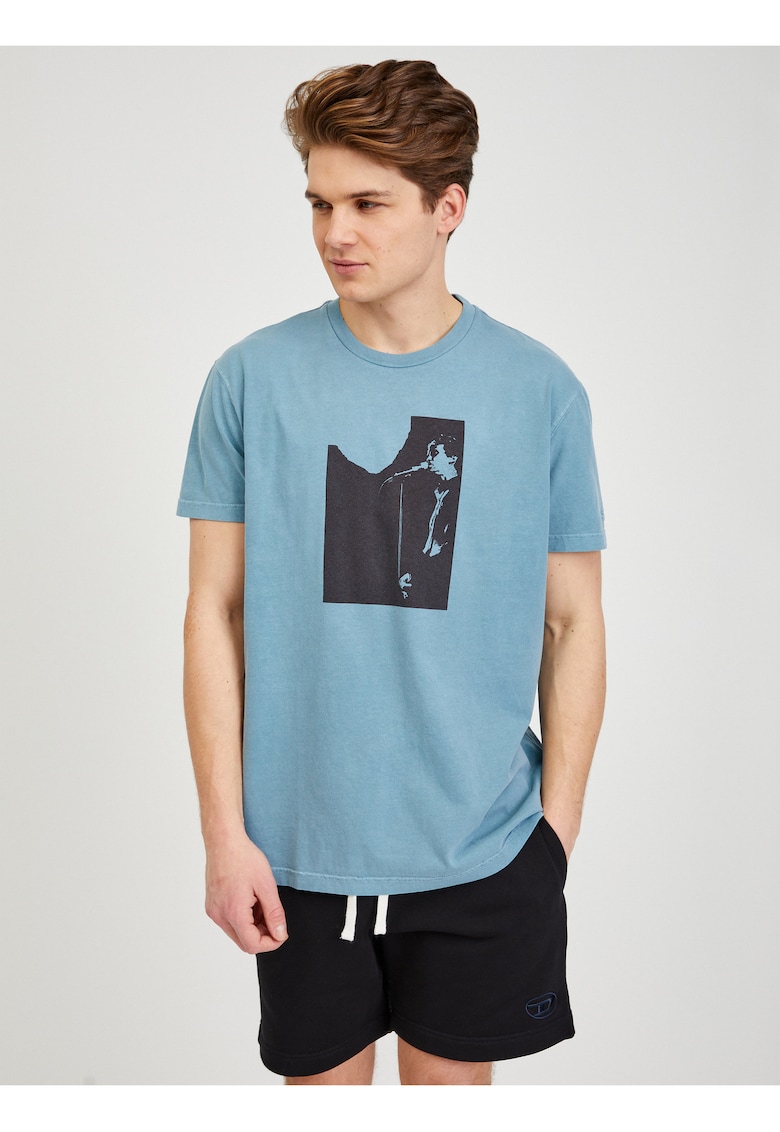 Tricou cu imprimeu grafic si decolteu la baza gatului -