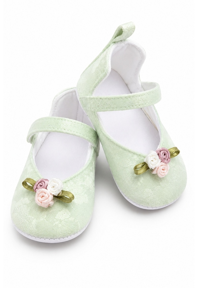 Balerini bebe vernil eleganti cu floricele decorative - comozi si delicati pentru fetite
