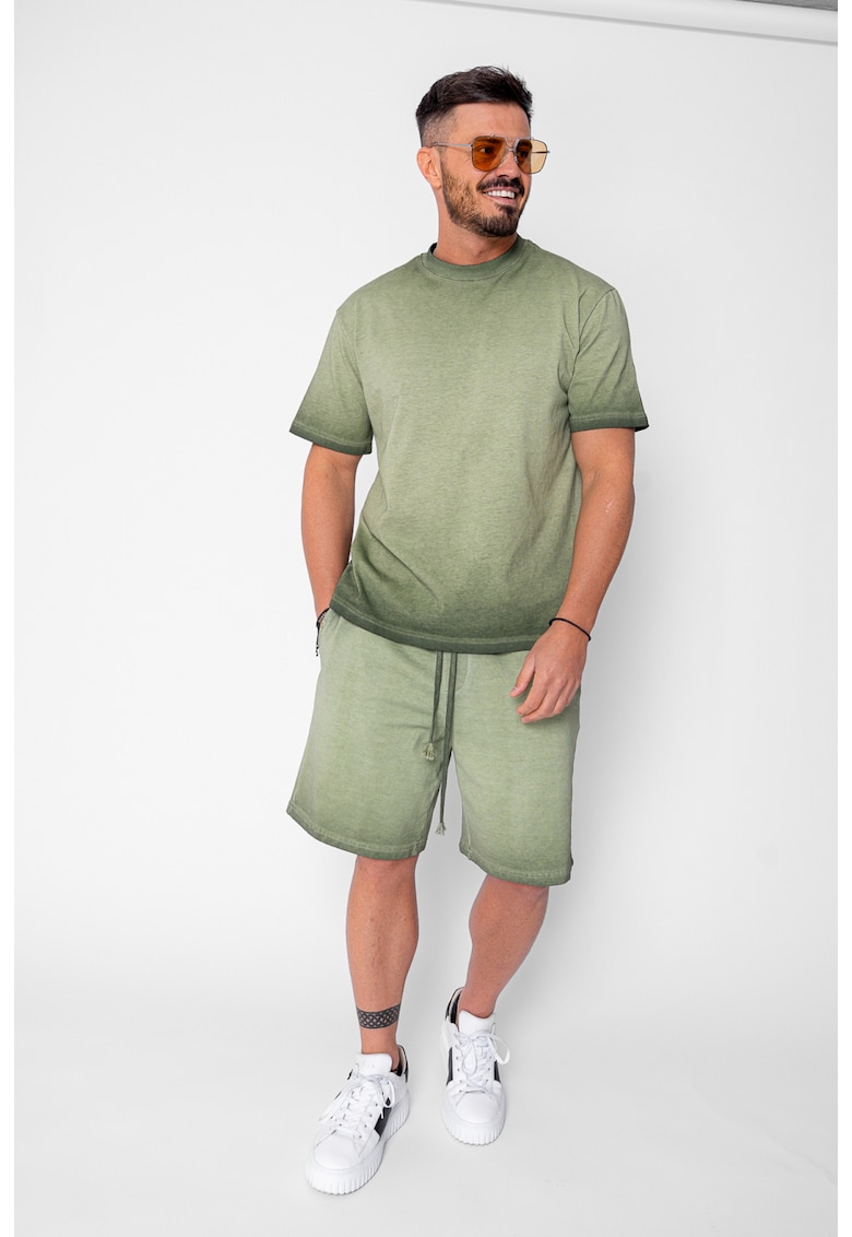 Set Urban tricou si pantalon scurt cu efect prespalat Olive 21586 - Verde