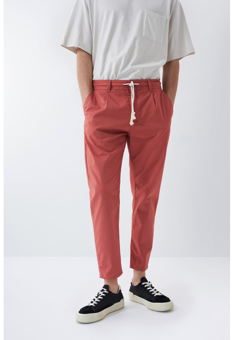 Pantaloni conici chino cu snur in talie