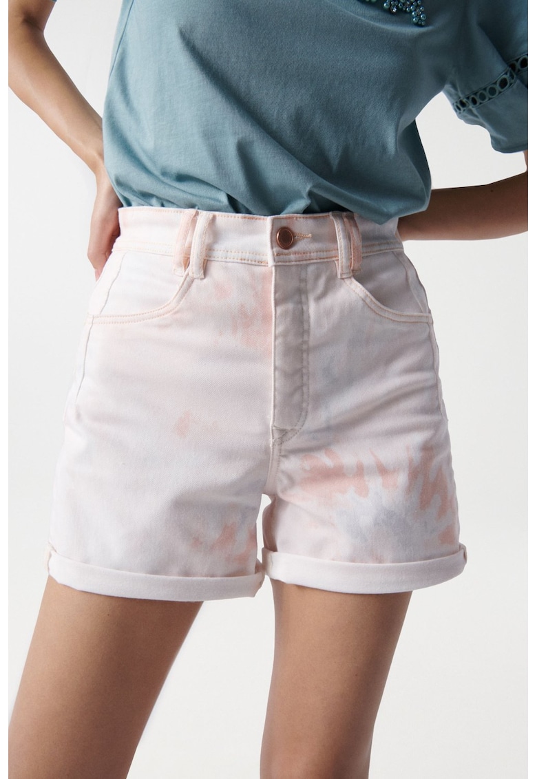 Blugi scurti cu motiv tie dye