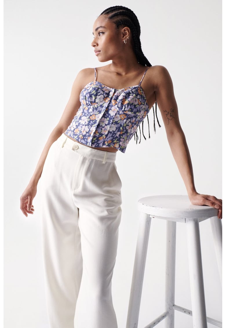 Top cu model floral din amestec de in