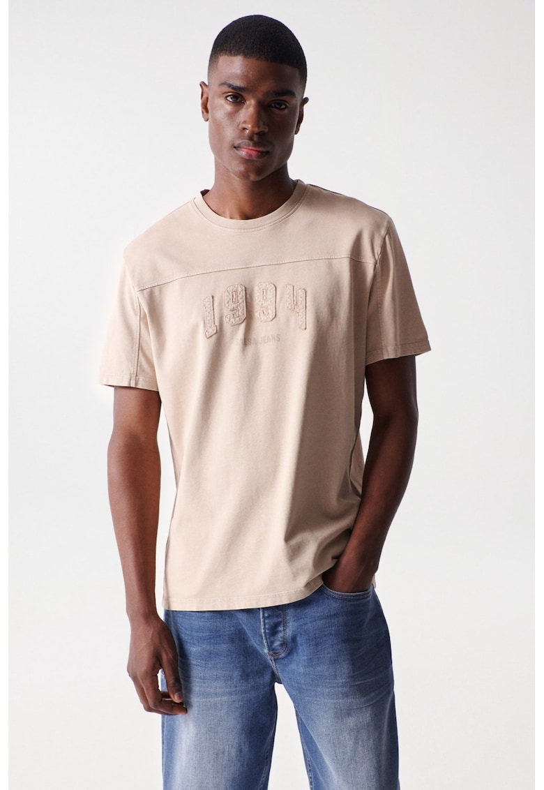 Tricou din bumbac cu decolteu la baza gatului si model brodat