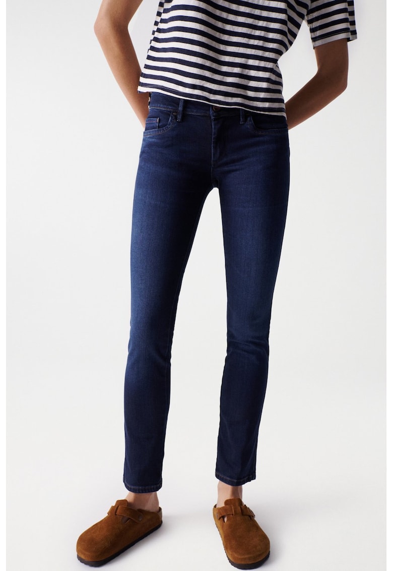 Blugi slim fit cu talie medie