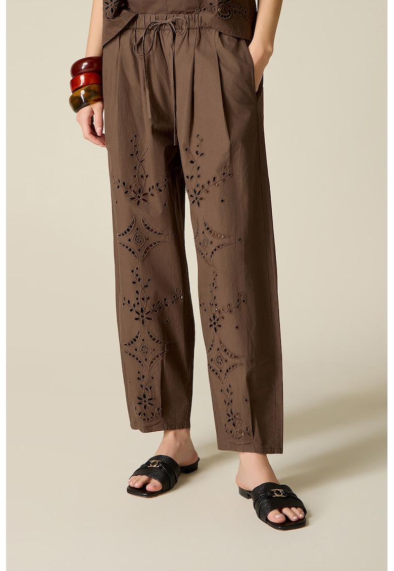 Pantaloni relaxed-fit cu perforatii - Maro