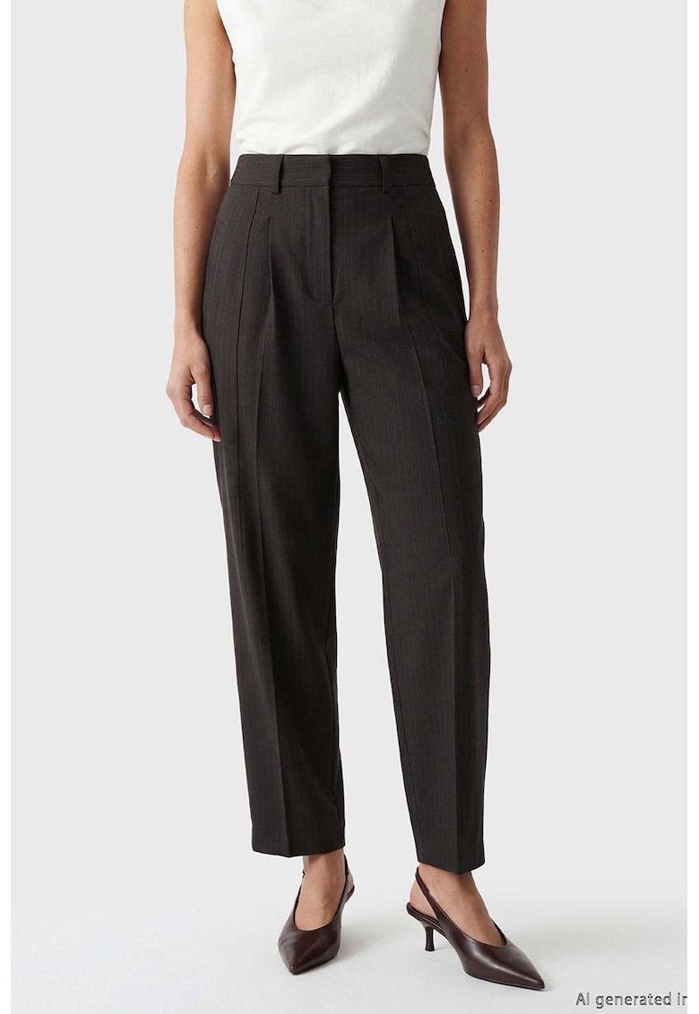 Pantaloni conici cu pliuri frontale - Maro inchis