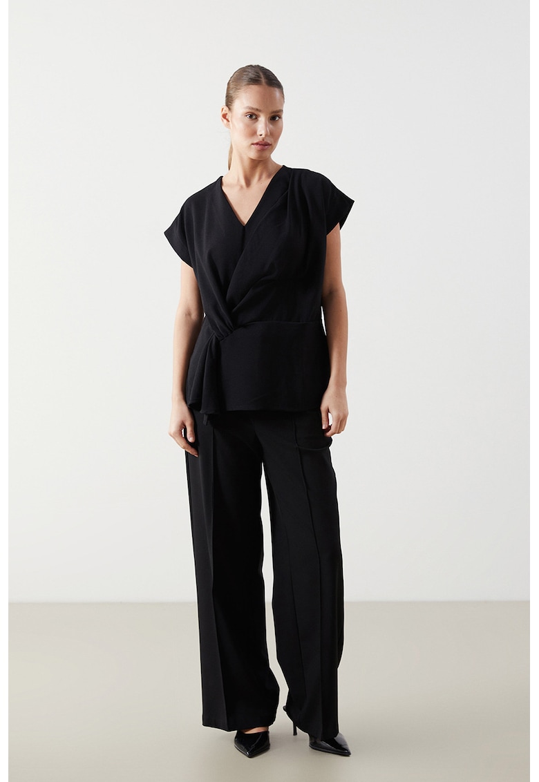 Bluza cu decolteu in V si fronseuri - Negru