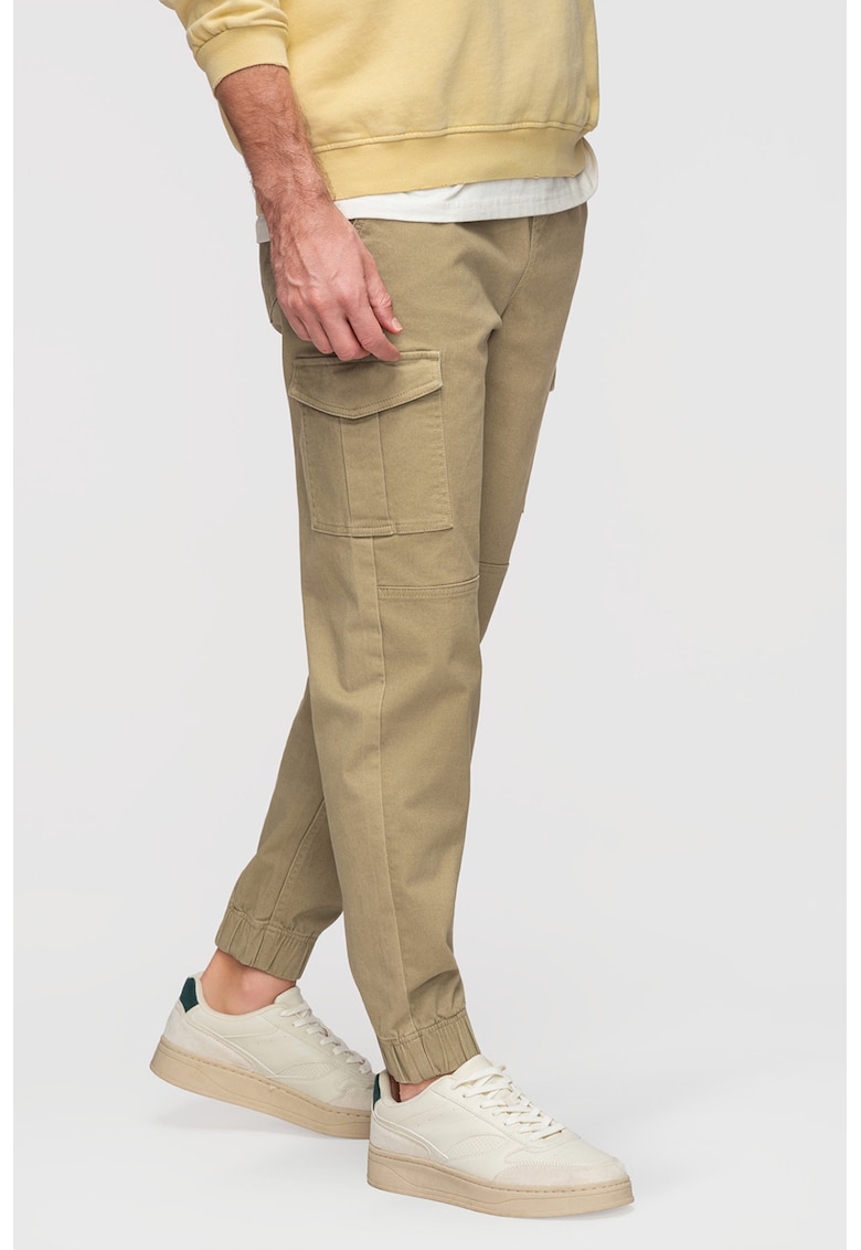 Pantaloni cargo cu croiala conica