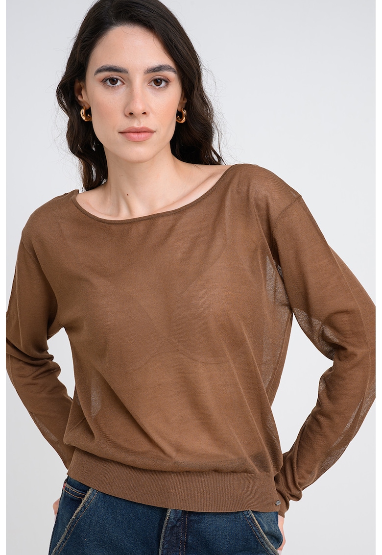 Bluza slim fit cu decolteu barcuta - Maro pamantiu