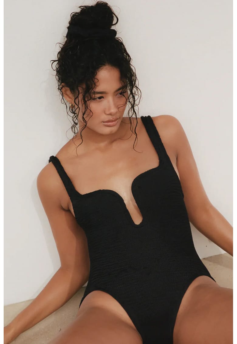 Costum de baie intreg cu decupaj pe spate Mika - Negru